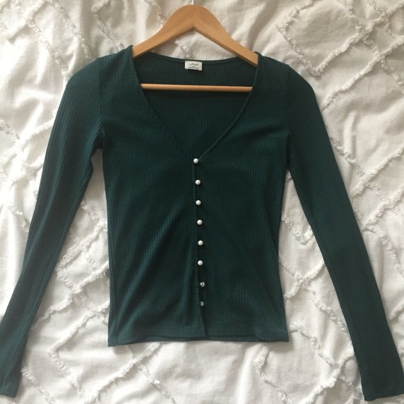 Long sleeve Pearl Cardigan Aritzia (FOREST GREEN) - Picture 3 of 6